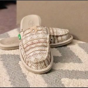 Sanuk women’s sandals